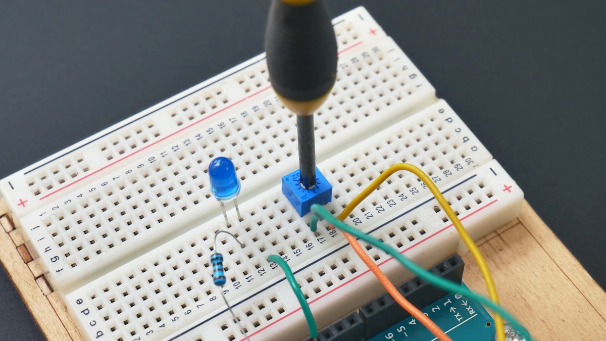 Instrument de lipire pe placa electronica