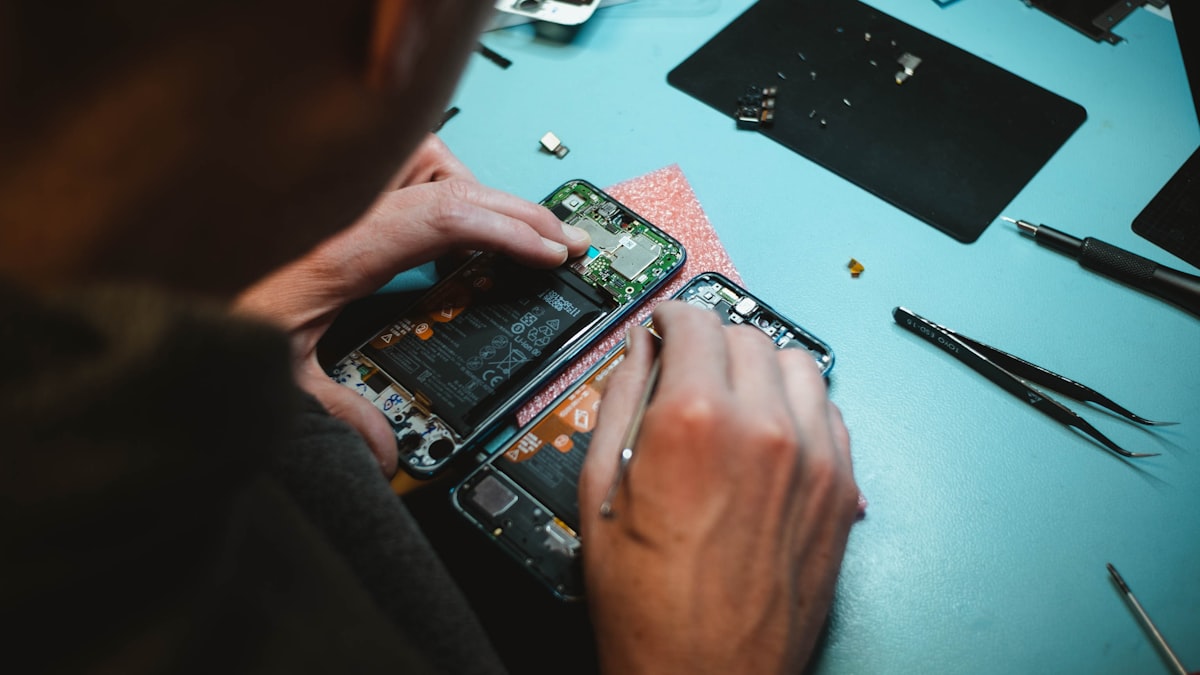 Tehnician reparand smartphone-uri în București
